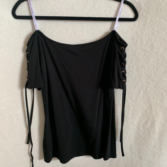 GUESS off-shoulder top - Picture 2 of 5